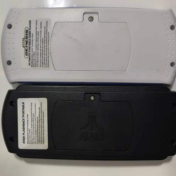 2 handheld games - Picture 2 of 4